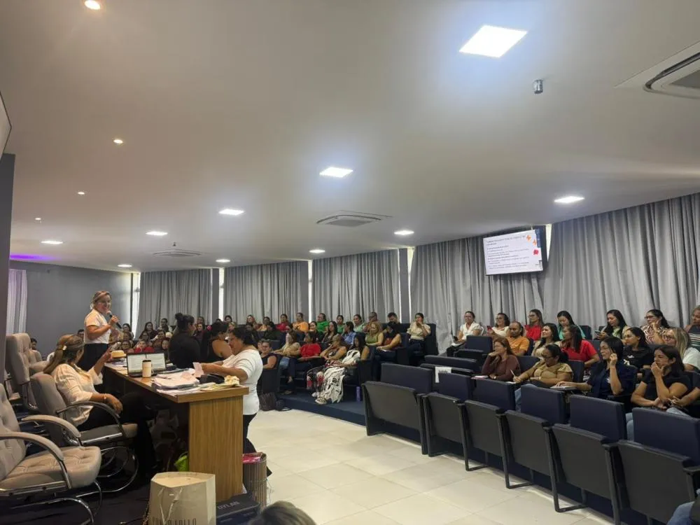 Profissionais da Educa&ccedil;&atilde;o Infantil de Camet&aacute; durante o V Encontro Formativo ProLEEI