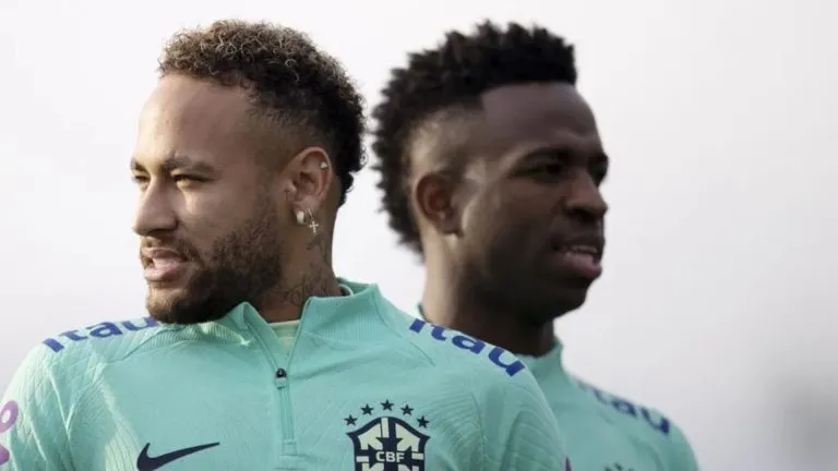 Neymar e Vinícius Júnior durante treino com a seleção brasileira (Lucas Figueiredo - Divulgação - CBF)